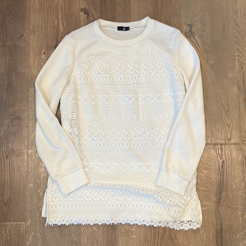 NWOT Mindy Mae’s Market lace front sweatshirt